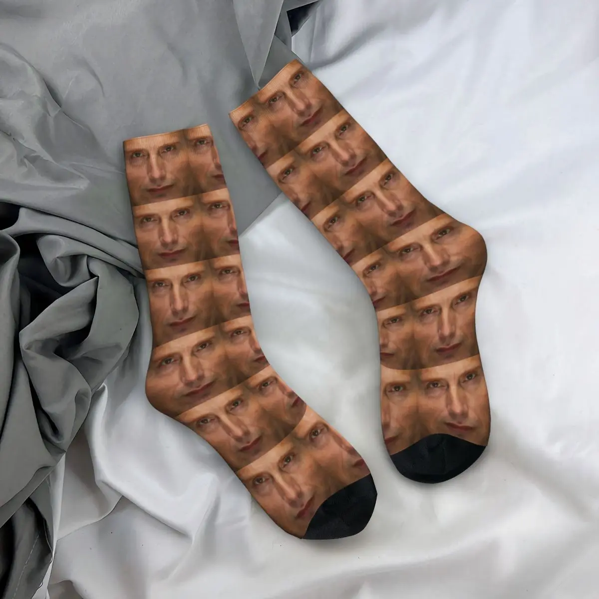 Bunte Mads Mikkelsen Gesicht Skateboard Socken Film Polyester Crew Socken für Unisex Atmungsaktiv