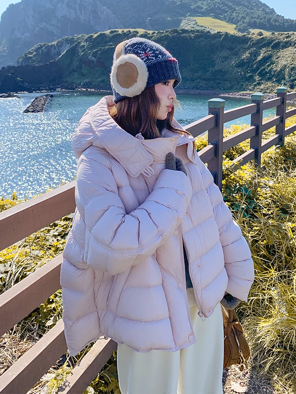 เสื้อแจ็คเก็ตผู้หญิงแบบมีฮู้ด สีชมพูอ่อน  บุด้วยขนเป็ด  สำหรับฤดูหนาว  ให้ความอบอุ่น  ทันสมัย  ช่วยชะลอวัย  สีขาว  ไส้ขนเป็ด