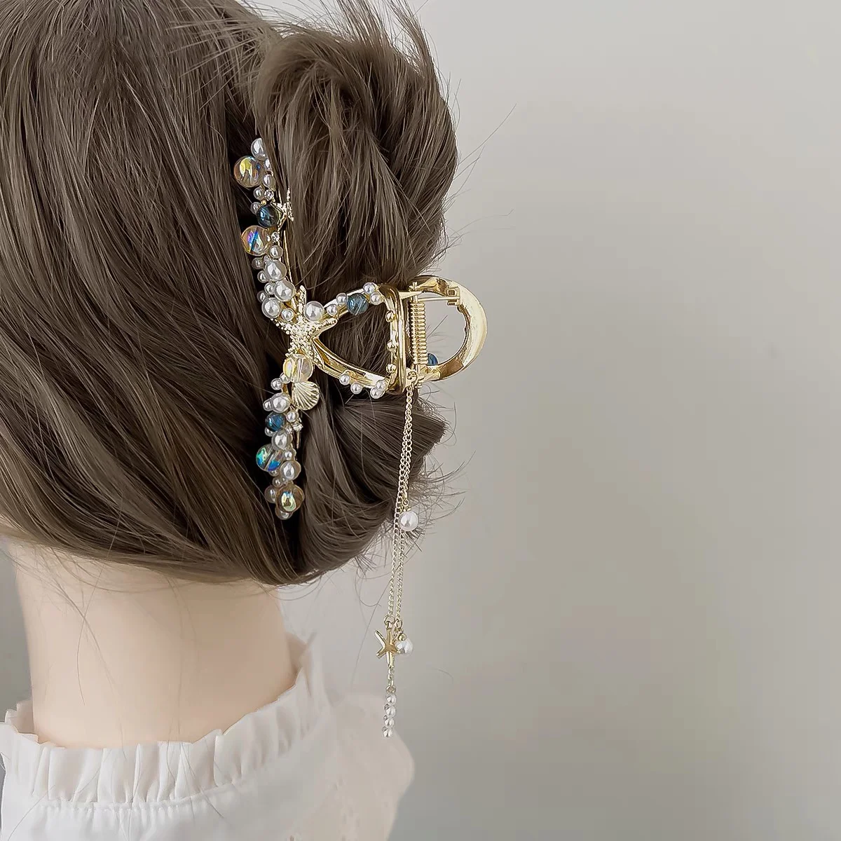 Elegante große Haarklammer mit Perlenkristallquaste, goldfarbene Legierung, rechteckige Form mit Seestern-Muschel-Akzenten für stilvolle Hochsteckfrisuren – Detail 5