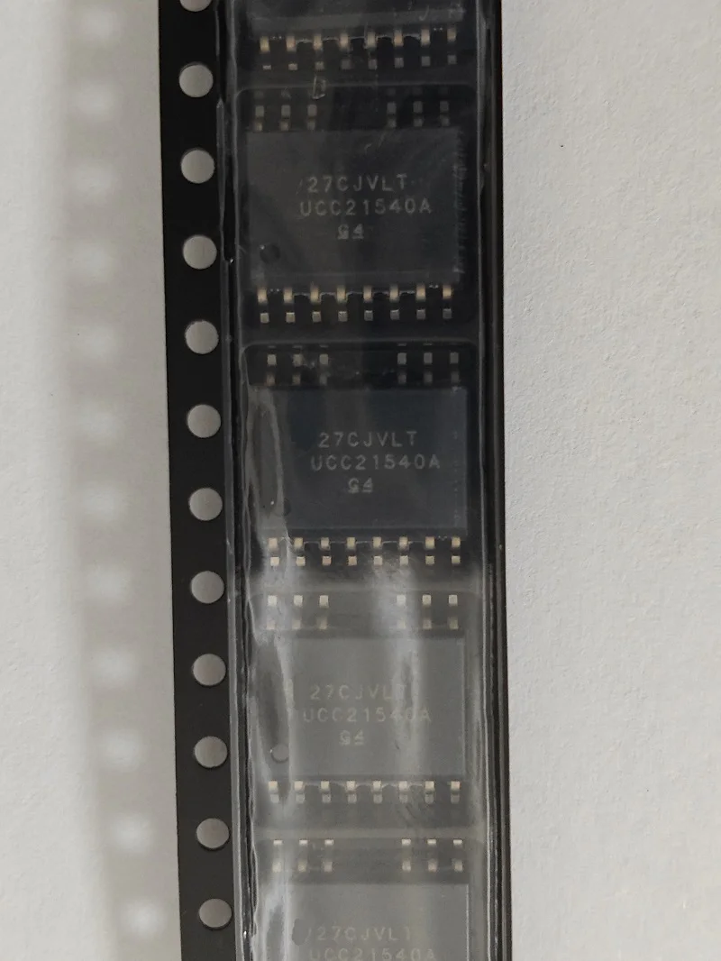Isolators UCC21540ADWK Isolators - Gate Drivers 4A, 6A Gate Driver Capacitive Coupling 5700Vrms 2 Channel 14-SOIC