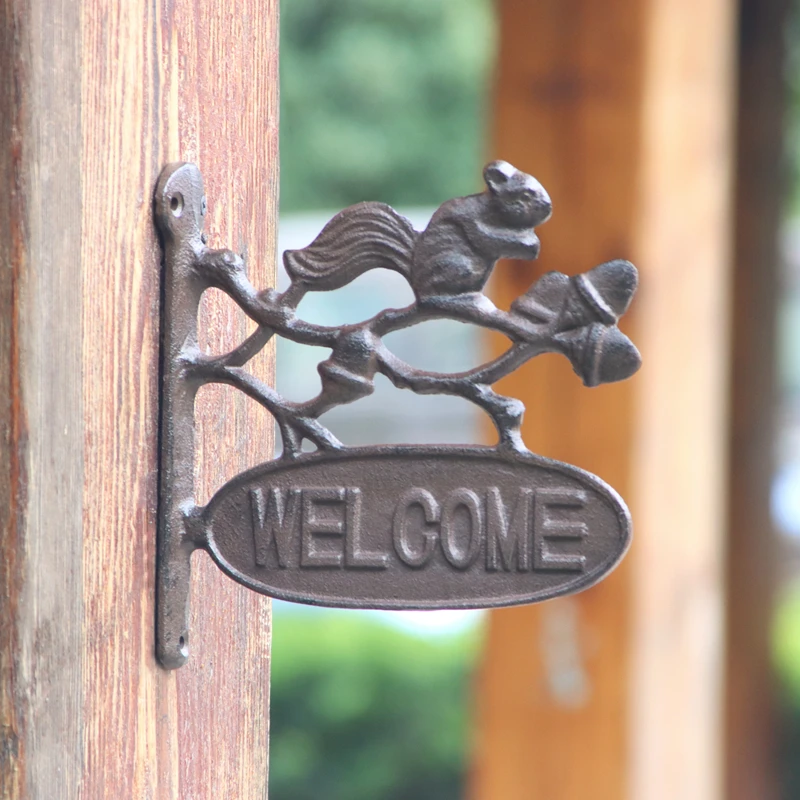

Rustic Cast Iron Wall Mounted Squirrel Welcome Sign Plaques Double-sided For Home Garden Coffee Bar Shop Outdoor Decoration