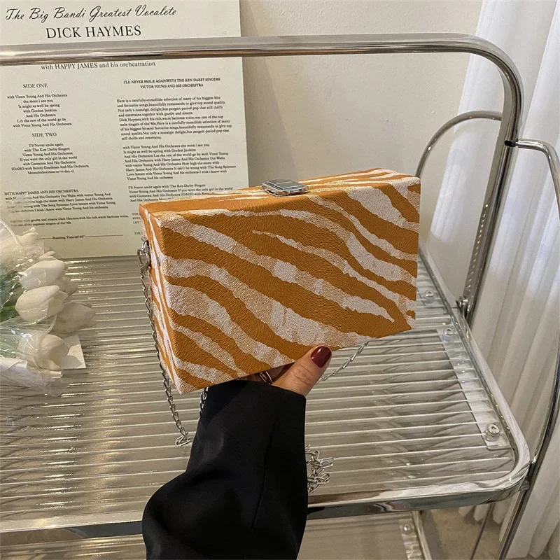 حقيبة صندوق أكريليك مخططة للنساء، حقيبة كروس متعددة الاستخدامات، عصرية وعصرية #1