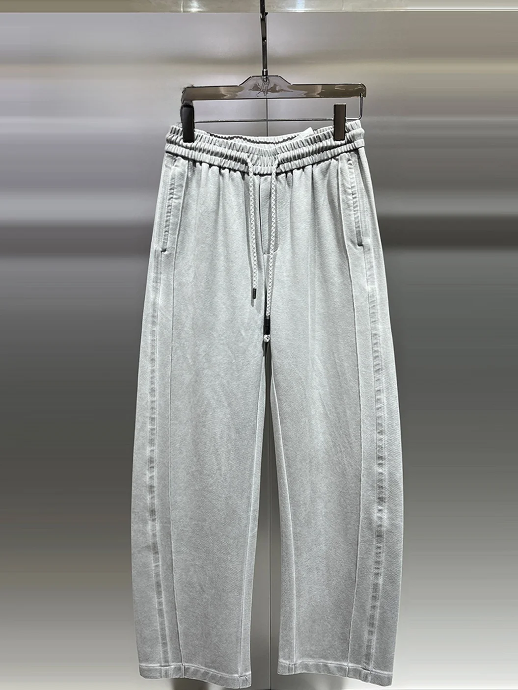 

Весна 2026: Модные простые молодежные мужские брюки свободного прямого кроя, классические универсальные повседневные брюки с широкими штанинами