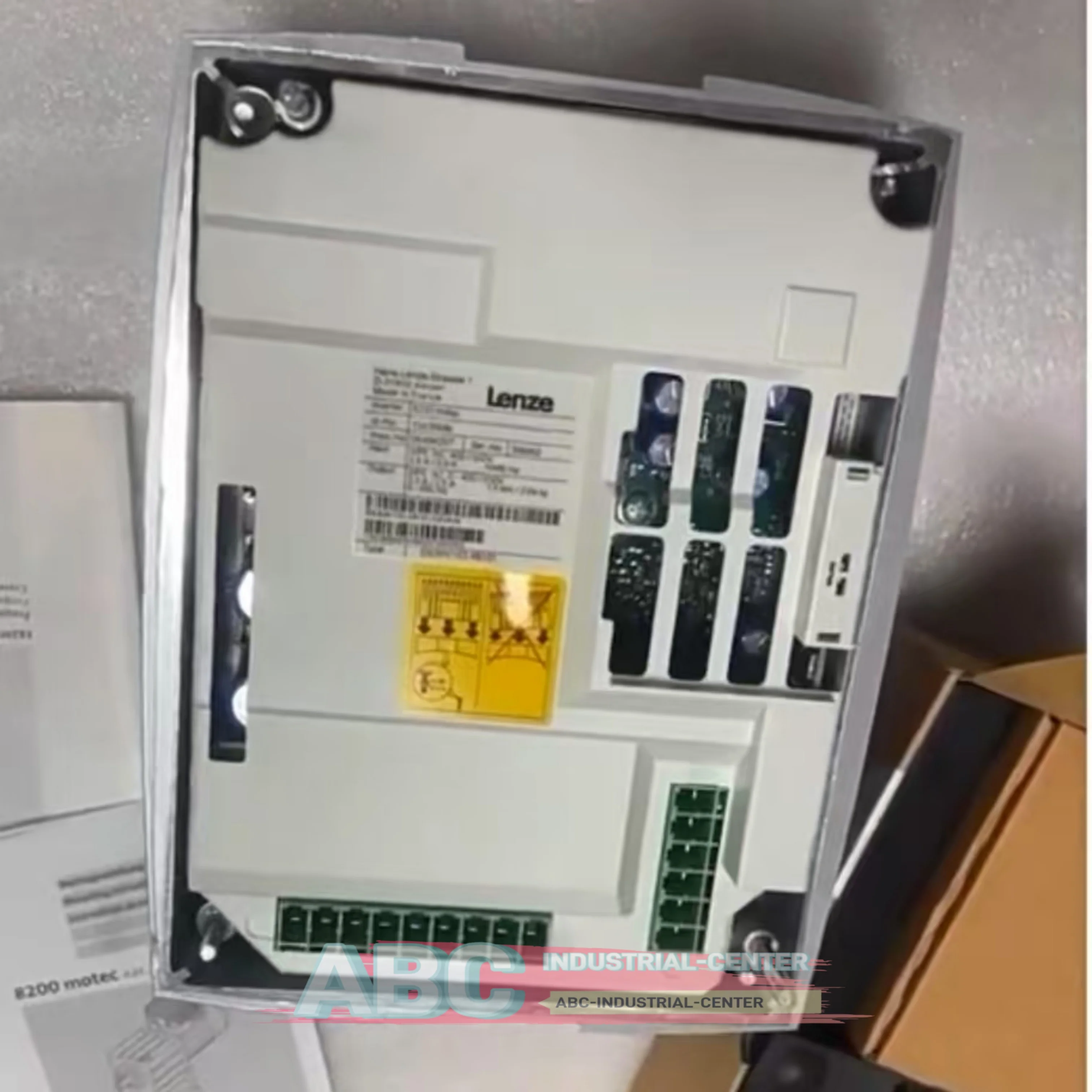 

E82MV552-4B001 Frequency converter E82MV552-4B151 brand new