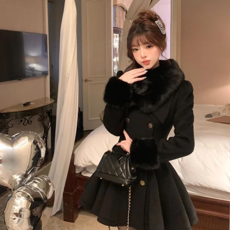 

Франция Элегантный шерстяной женский повседневный однотонный воротник из искусственного меха с длинными рукавами и пуговицами в стиле пэчворк Y2k Осень Зима 2025