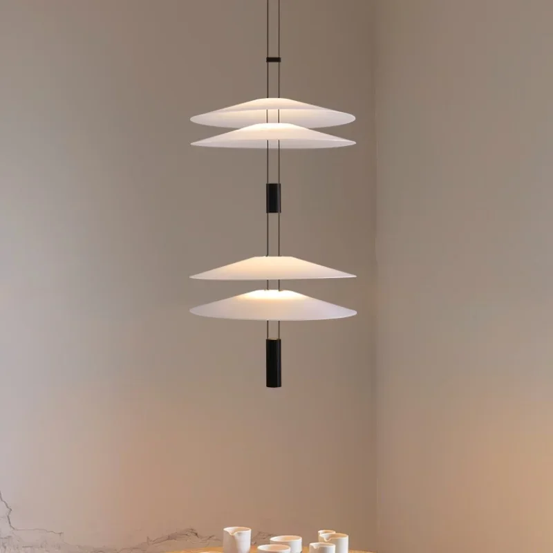 Lampe suspendue circulaire minimaliste au design moderne, luminaire décoratif d'intérieur, idéal pour un salon, une salle à manger, un bar ou une table à manger