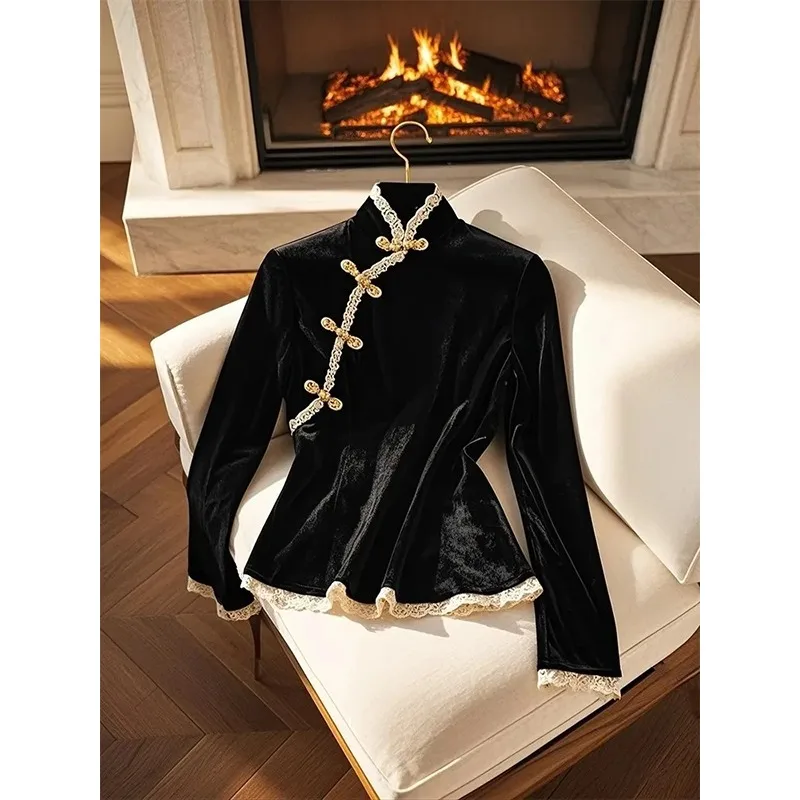 

Черная бархатная рубашка женская, модная, в стиле ретро, с пуговицами и кружевными вставками, базовая, новая зимняя, в китайском стиле, приталенная, бархатная, с длинными рукавами