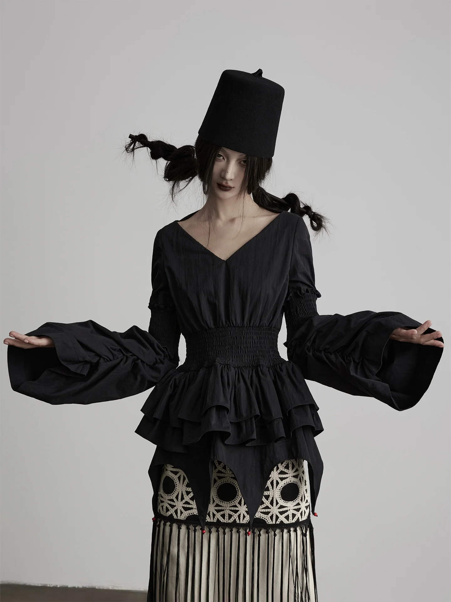 

Black Long Sleeve Shirt Women's Casual Fit Cotton Clown Folded Waist Wide Sleeve Shirt Long Sleeve Big V Neck Tightened Opening