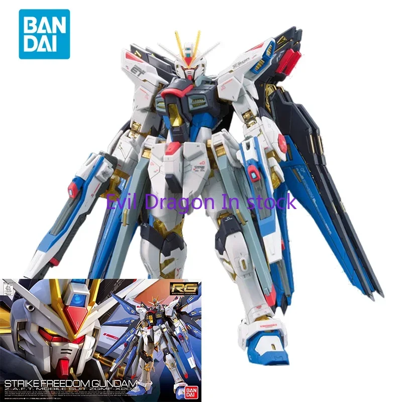 Bandai Originele Gundam Anime Model Rg 1/144 Strike Vrijheid Gundam Actiefiguur Assemblage Model Speelgoed Kerstcadeau Voor Kinderen