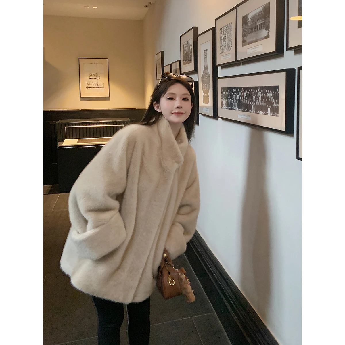 

Eco-Friendly Faux Mink Fur Coat Women's Svel Luxury Outerwear Commute Sle Thiened Winter Coat for Ladies