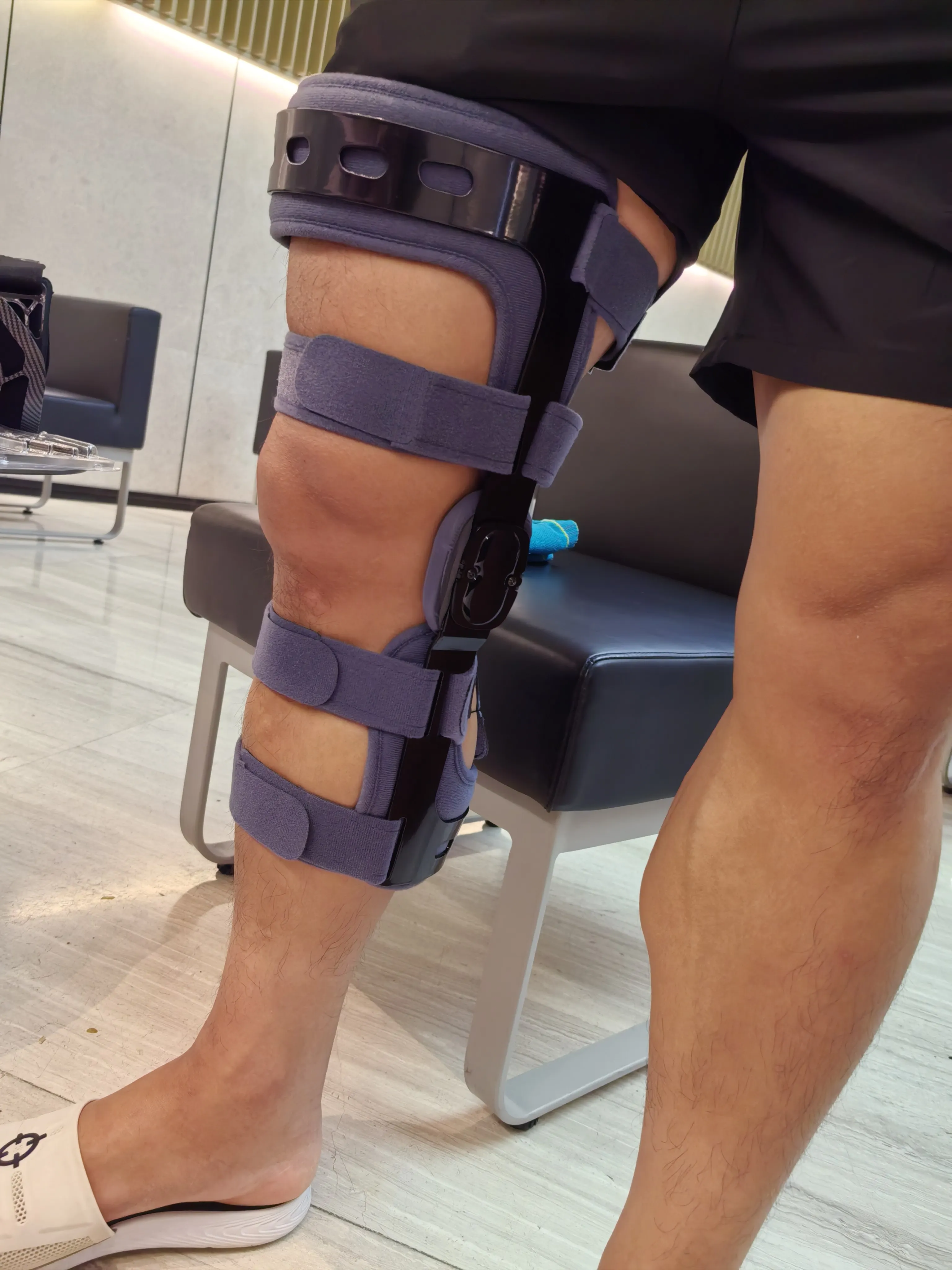Customizable cruciate ligament brace tibial stop avulsion fracture stent