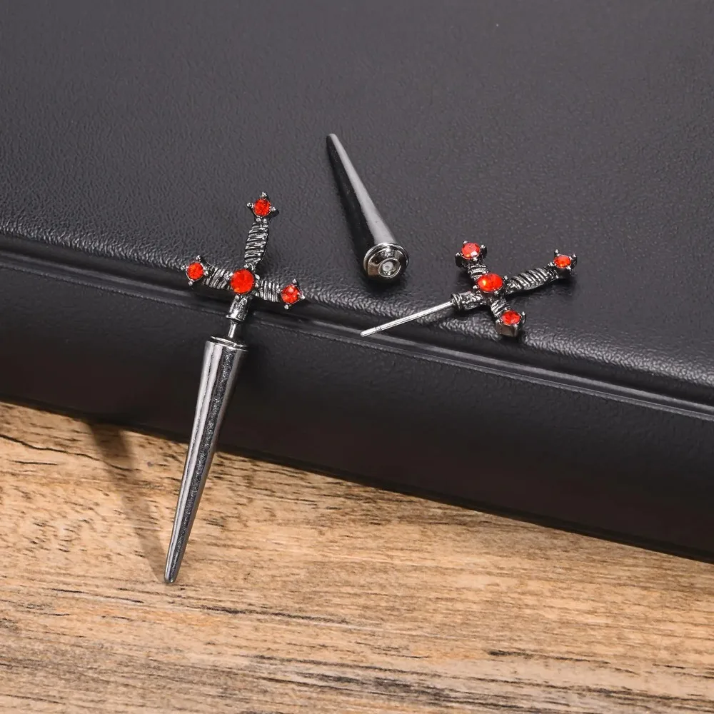 Pendientes de espada Kinitial gótica Vintage Cool Punk chaqueta de oreja de cristal pendientes de daga gótica para hombres regalo de joyería de aniversario de Rock