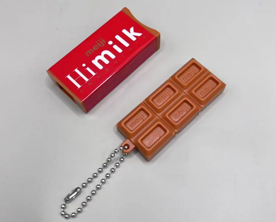 

3pcs Simulated Meiji Chocolate Keychain Bendy Snap-And-Play Stress Relief Jp Style Fidget Toy Backpack Pendant Creative Gifts