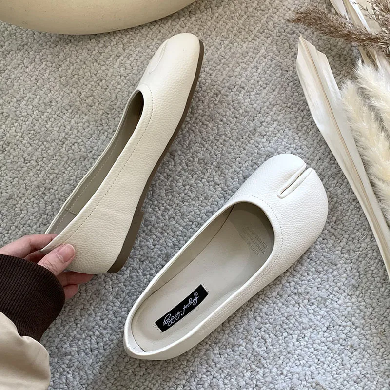 Vrouwen Flats Tabi Ninja Schoenen Vrouw Dames Microfiber Lederen Comfy Flats Split Teen Slippers Zachte Bodem Loafers Effen Korte La