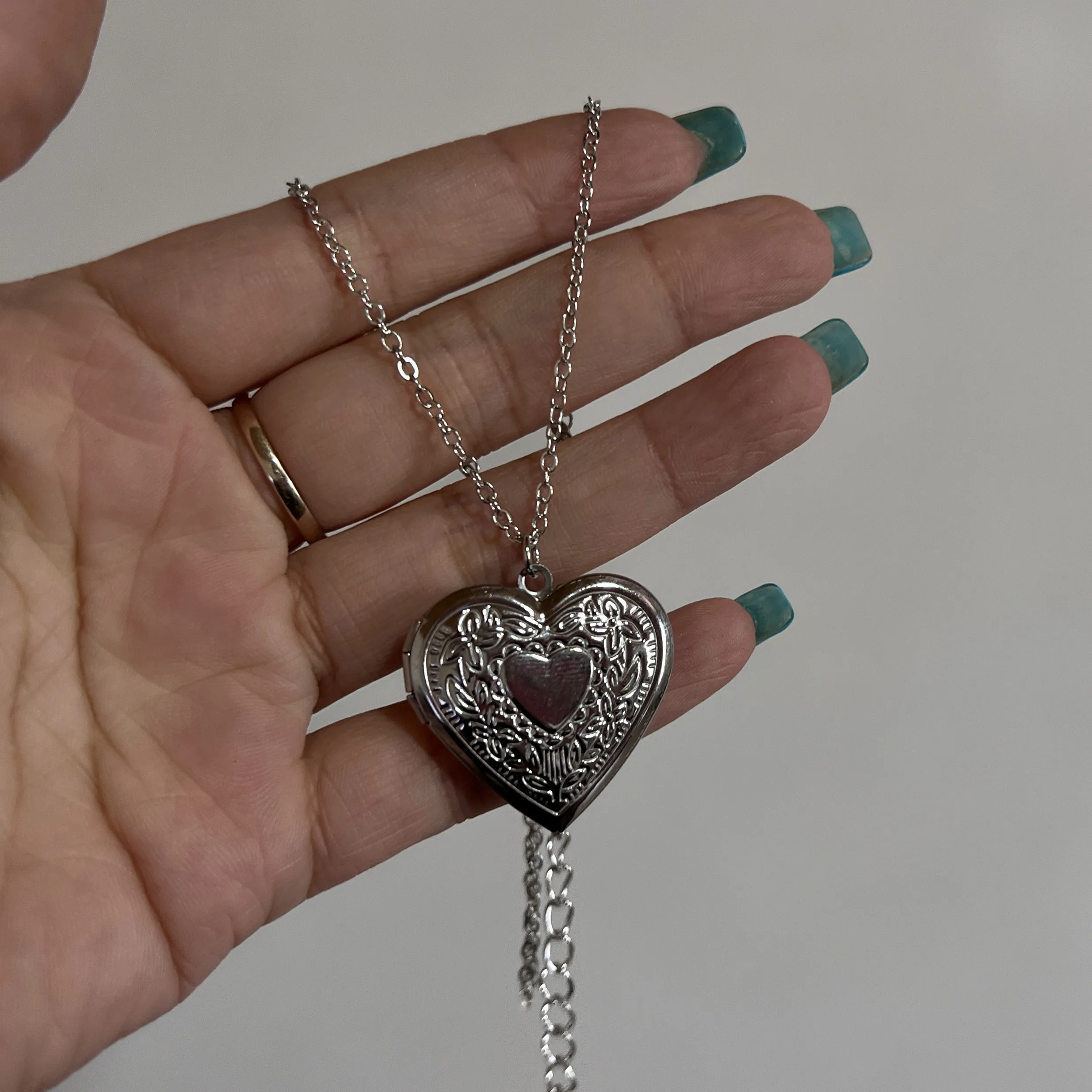 Collana con ciondolo con corni - Vintage Fashion Photos recensione e prezzo