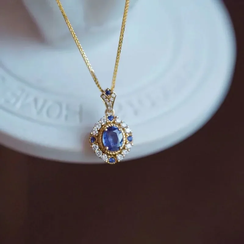 

Light Luxury Vintage Style Necklace for Women Elegant Oval Blue Gemstone Pendant Fashion Inlaid Crystal Clavicle Chain Jewelry