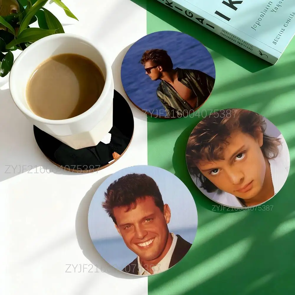 L-Luis Miguel Singer Pattern Art Coasters Round Wooden Heat Resistant Non-Slip Home Decor Gift Multifunctional