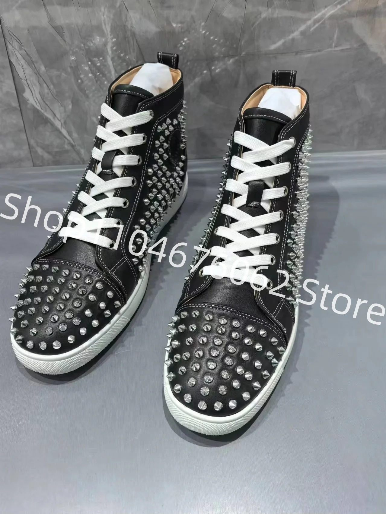 2025 Designer Round Toe Flat Lace-Up Sports Shoes Couple Black High Top Casual Shoes Rivets Decorated Men Women Single Shoes
