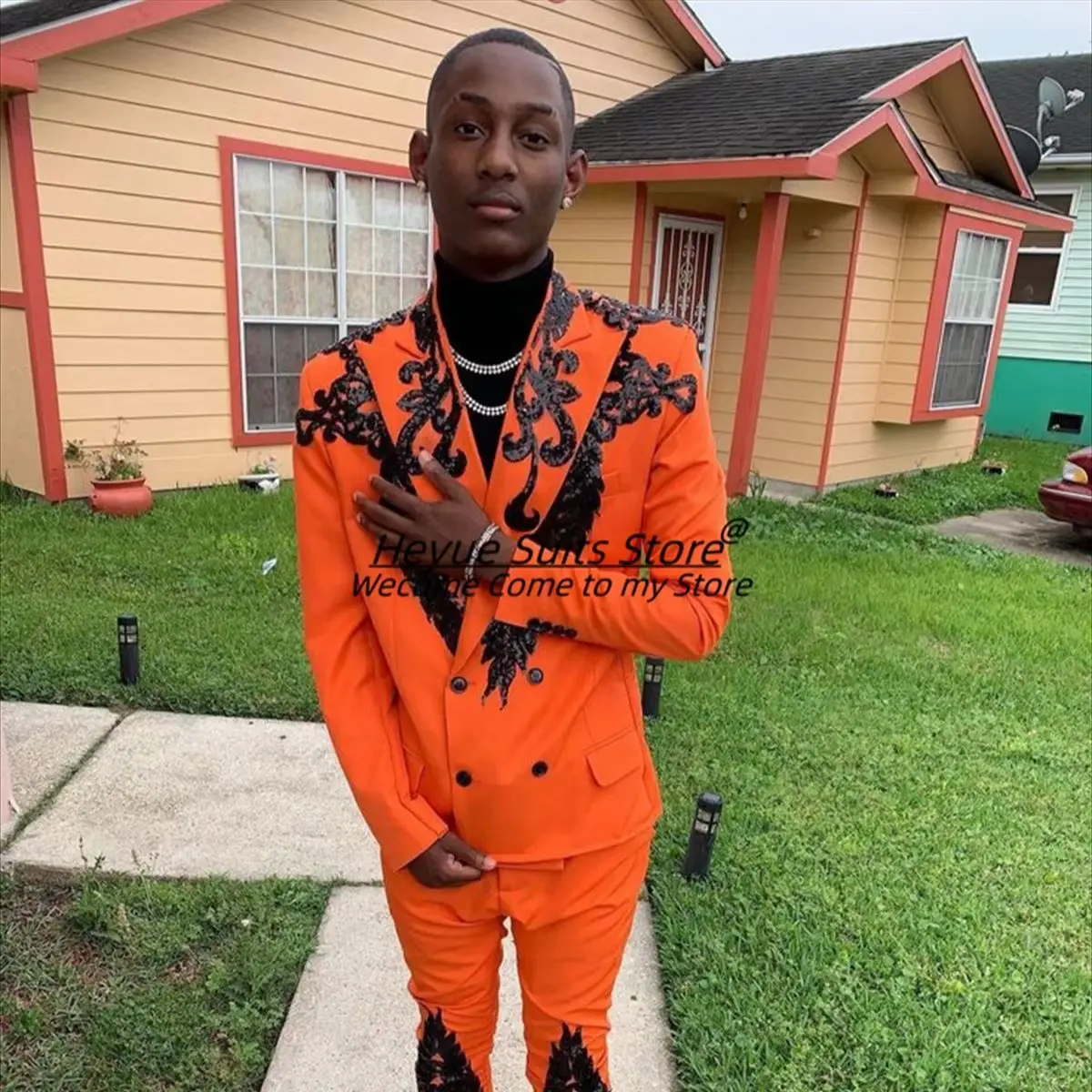 

High-end Orange Prom Men Suits Customized Slim Fit Peak Lapel Groom Wedding Tuxedos Shiny Black Sequin Embroidery Ropa Hombre