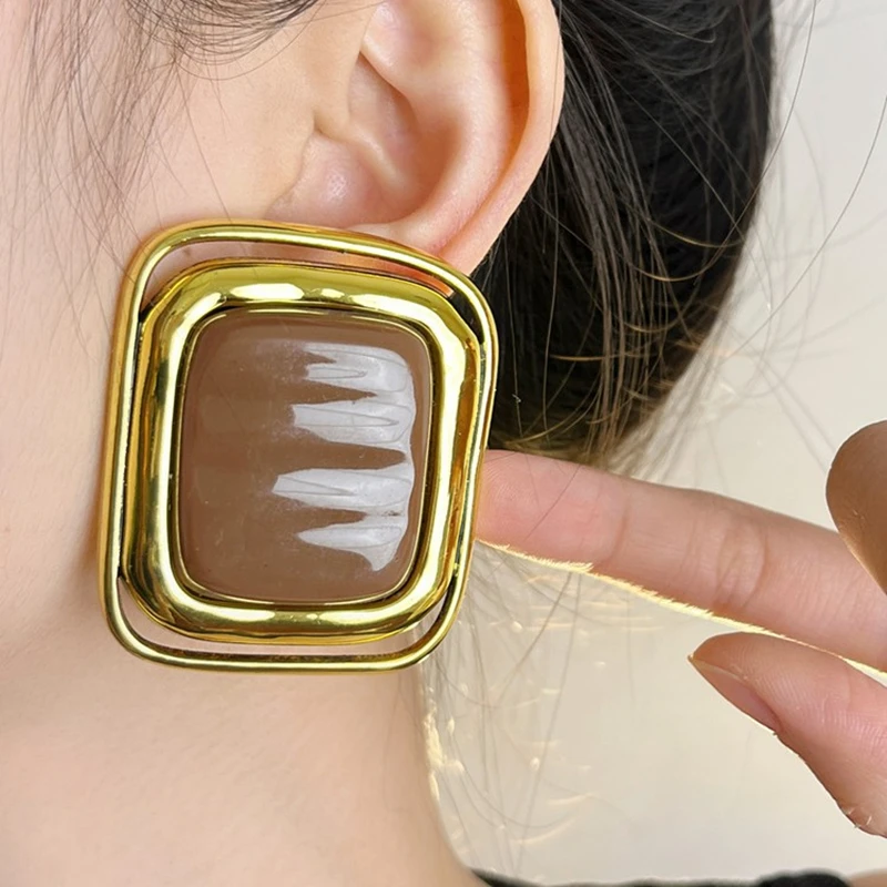 Orecchini a blocchi rettangolari neri over-the-top retrò per l'atmosfera premium di pendolari alla moda da donna
