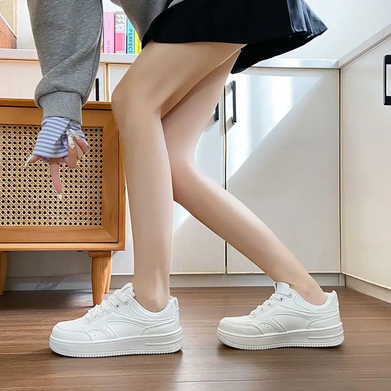 

Hot Selling New Arrival Women's White Thick Sole Sneakers Ultra Lightweight Round Toe Flat Student Versatile Casual Skate Shoes