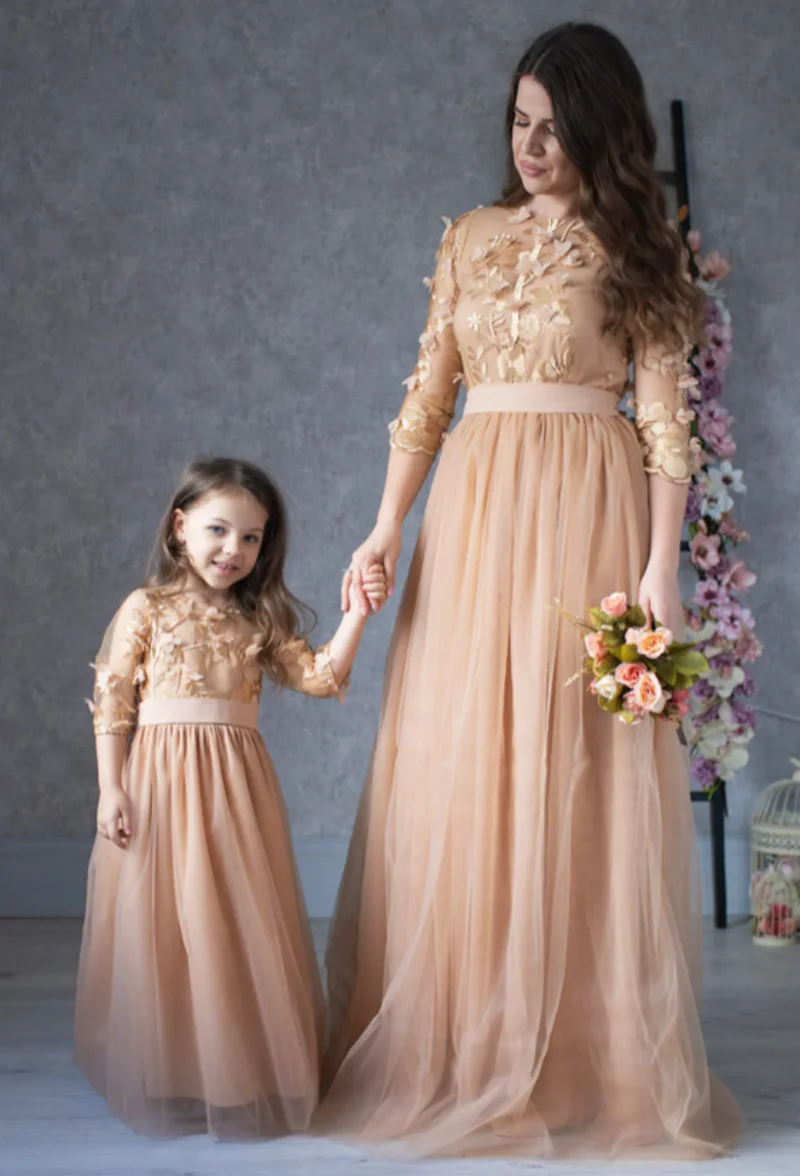 Mommy and Me Matching Long Dresses Mother Daughter Floral Matching Outfits Champagne Lace Tulle Photoshoot with Ribbon