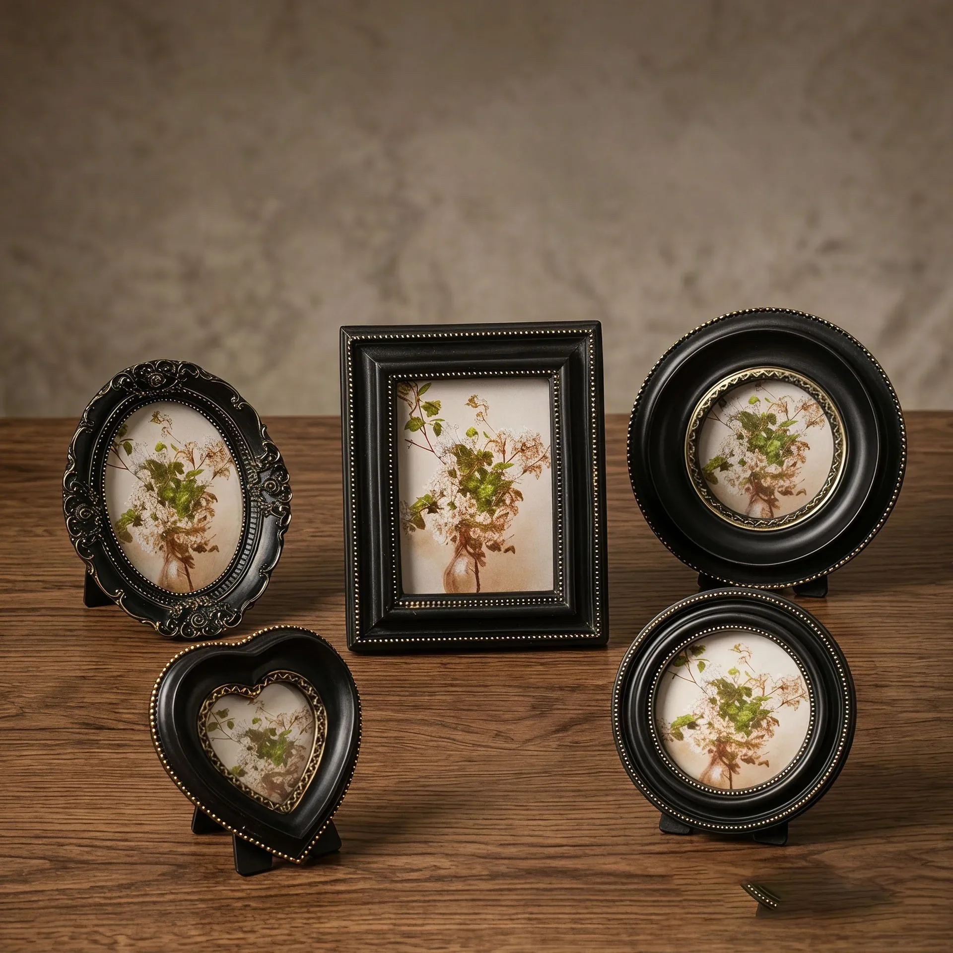 Retro Resin Heart Shape Photo Frame Classic European Display Frame for Living Room Picture Holder Vintage Art Frame Home Decor