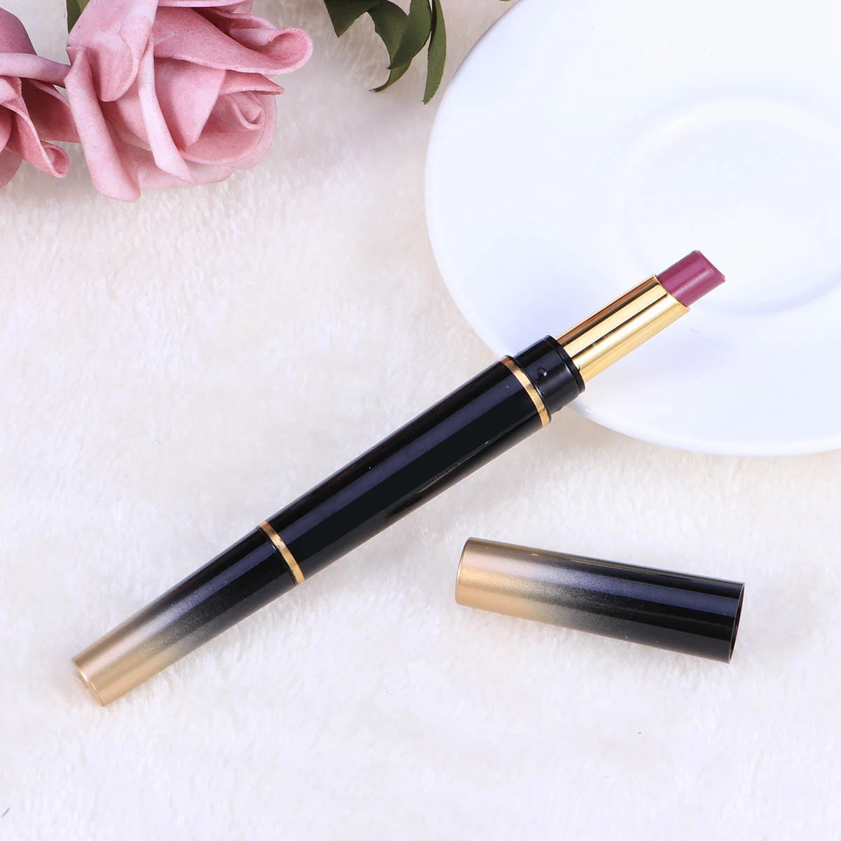 قلم تحديد الشفاه غير اللامع ذو نهاية مزدوجة غير لاصقة، لون نقي يدوم طويلاً، ملمس حريري، أحمر شفاه غير لامع #1