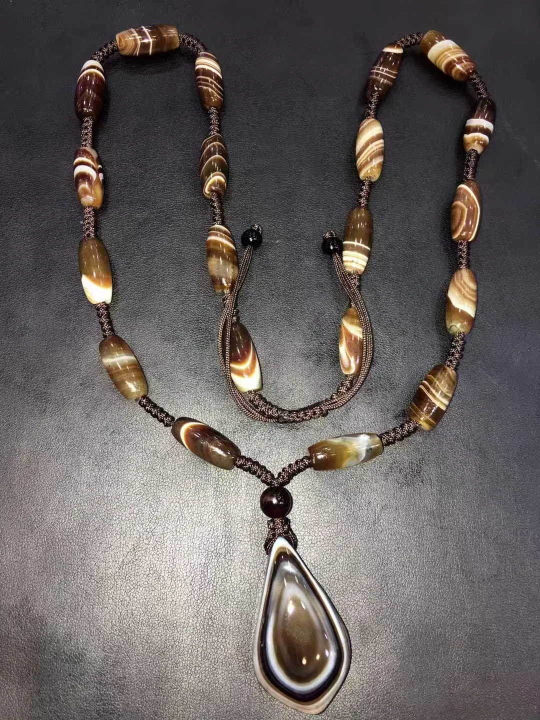 2025 وصول جديد متشابكة العقيق المعلقات قلادة المرأة قلادة النمط الكلاسيكي نوعية جيدة