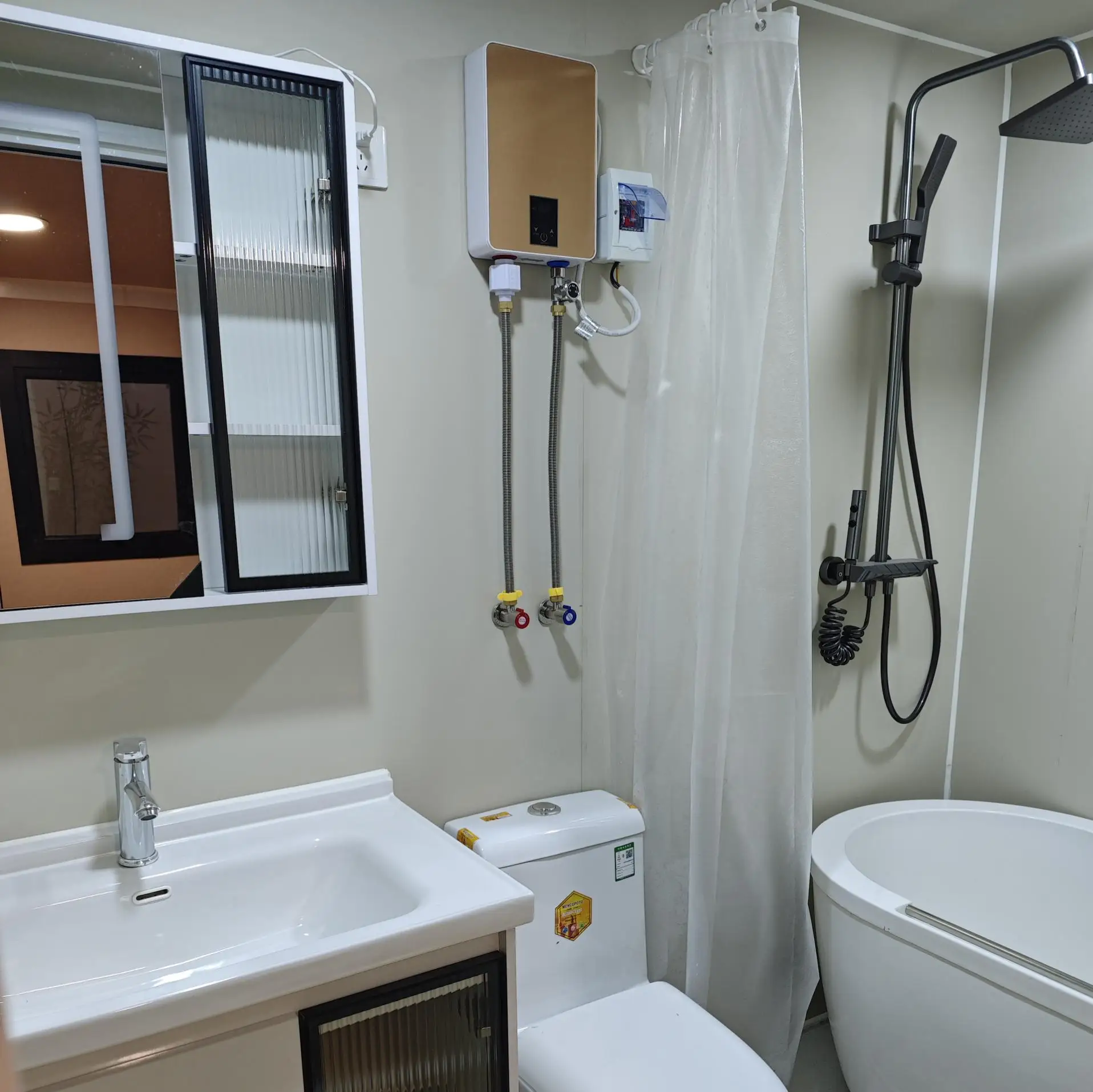 أطقم منزلية للحاويات بطول 20 قدمًا/40 قدمًا فاخرة وقابلة للتخصيص مع 1-4 غرف نوم، تصميم حديث، وسهل التركيب.