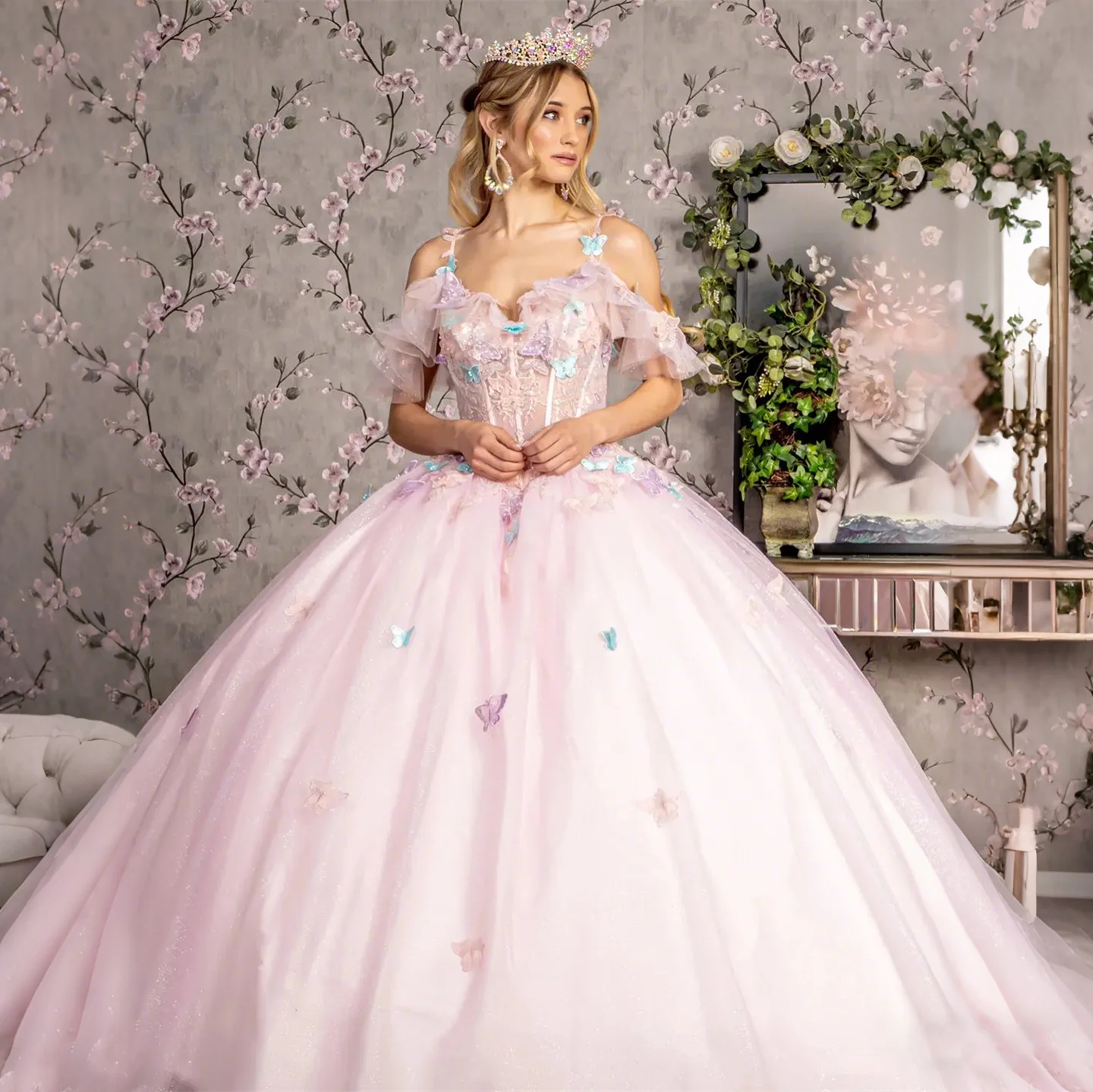 

Tulle Prom Dresses Luxurious Princess 15 Years Old Birthday Party Ball Gowns Butterflies Glitter Spaghetti Straps Evening Dress