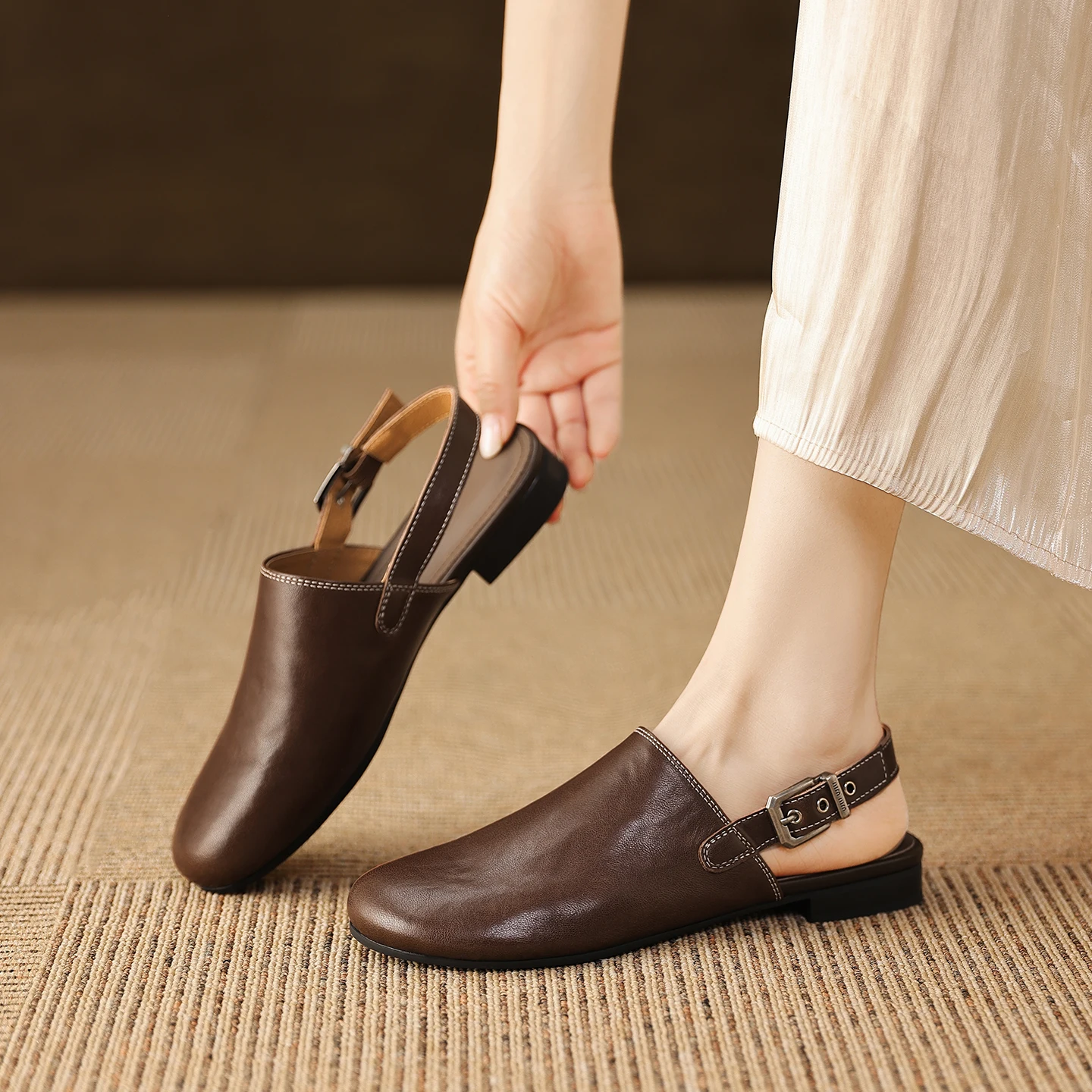 2026 new summer women sandals natural leather 22-25cm sheepskin+pigskin round toe back buckle low heel women shoes fashion