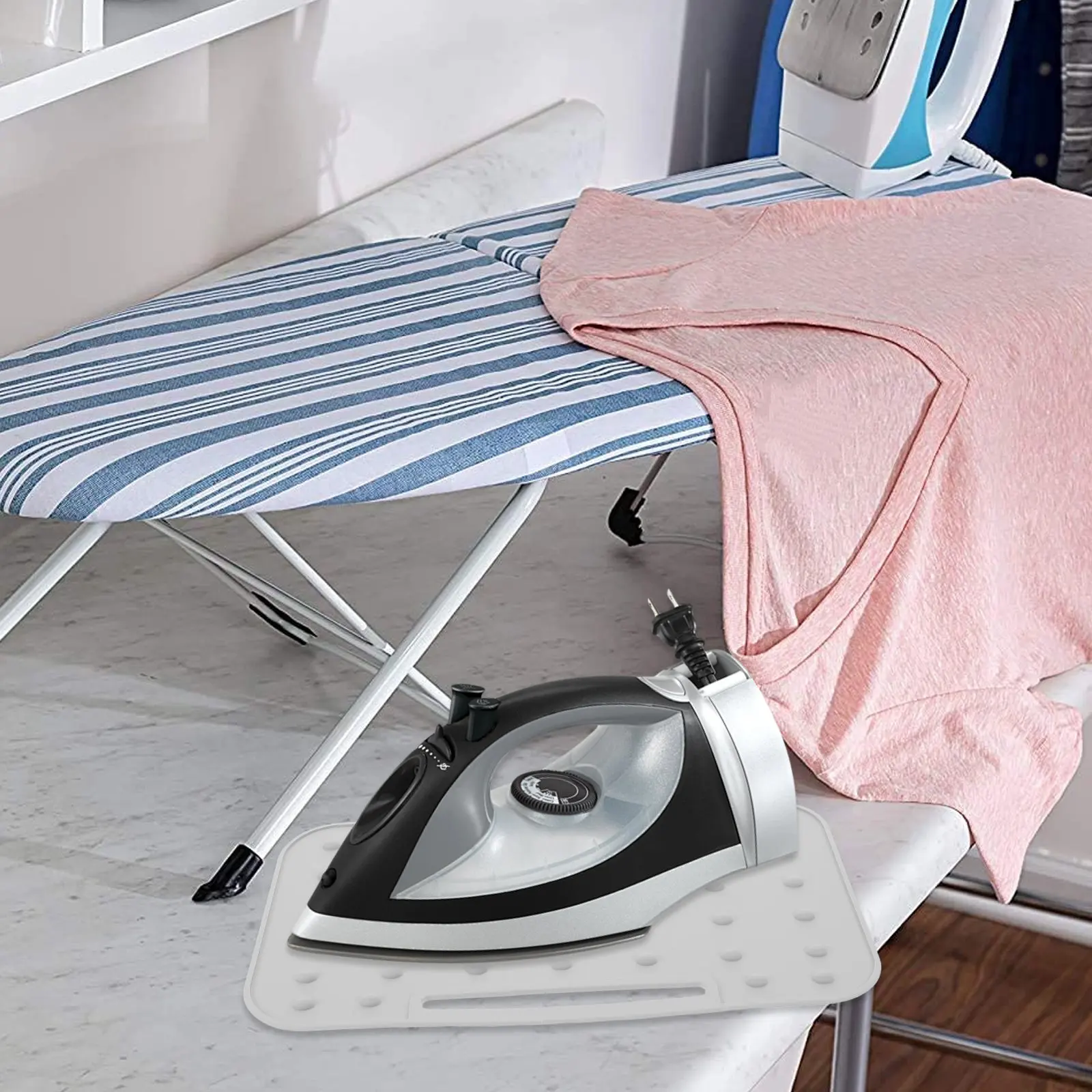 Heat Resistant Silicone Iron Rest Pad Portable Hanging Hole Ironing Mat Non Slip Laundry Room Travel Storage Insulating Blanket