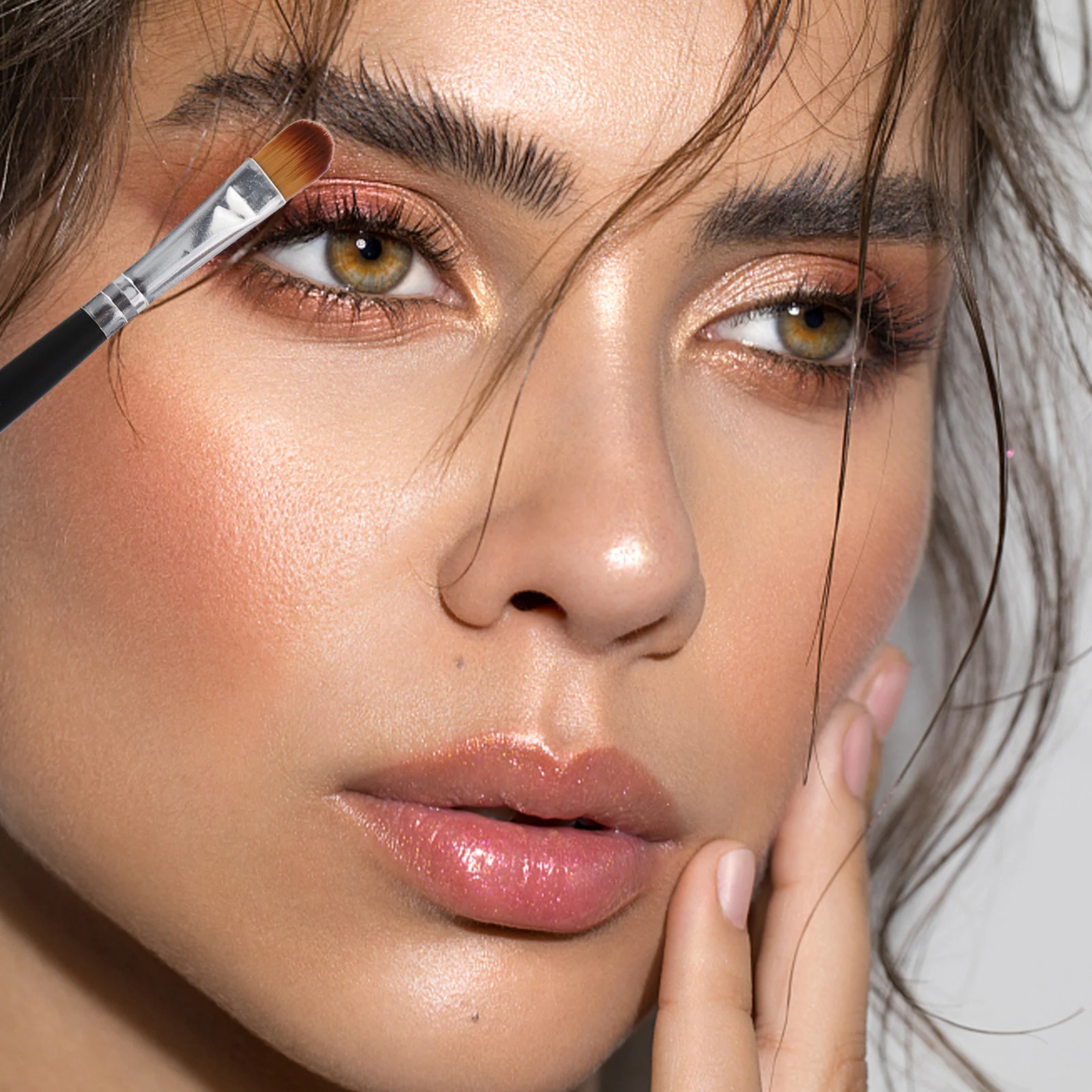 1 stuks oogschaduwborstel premium synthetische poeder make-upborstel zilveren buis natuurlijke afwerking menggereedschap voor gezichtsogen