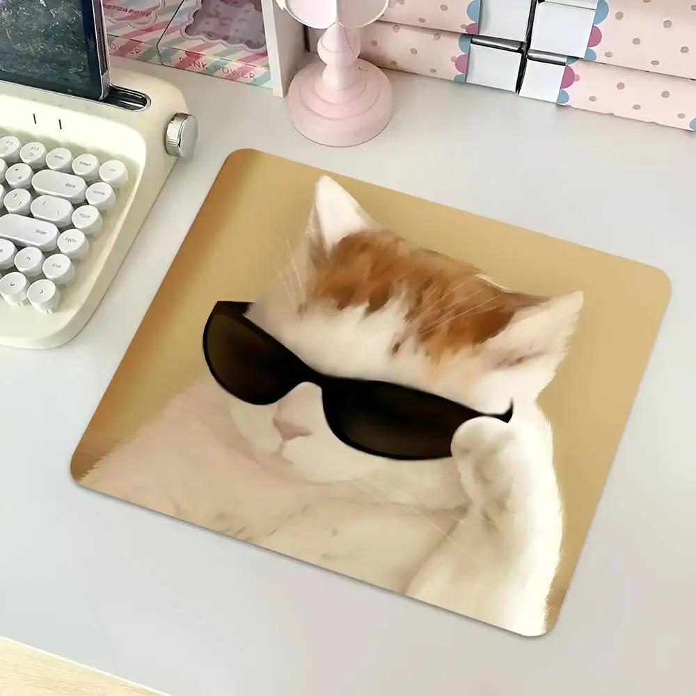 Cute Cool Cat Wearing Sunglasses Mousepad Small LockEdge Mouse Pad For Gamers Computer Desk Pad Rectangular Anti-slip Rubber