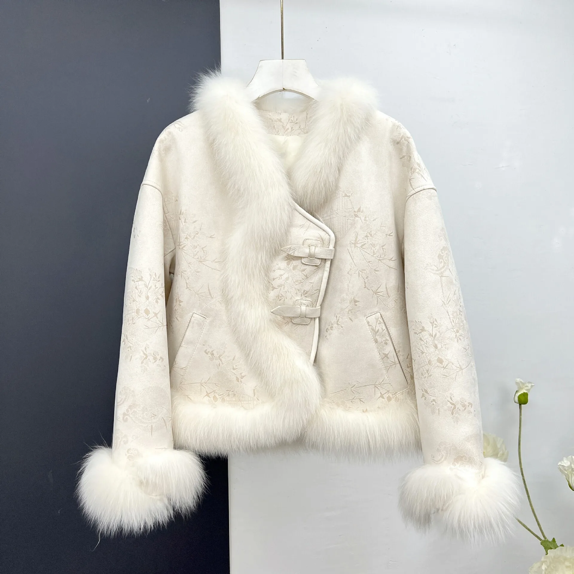 Wuhuang's new Haining fur coat, real fur fur collar, women's short style, Chinese style, down inner lining, young style