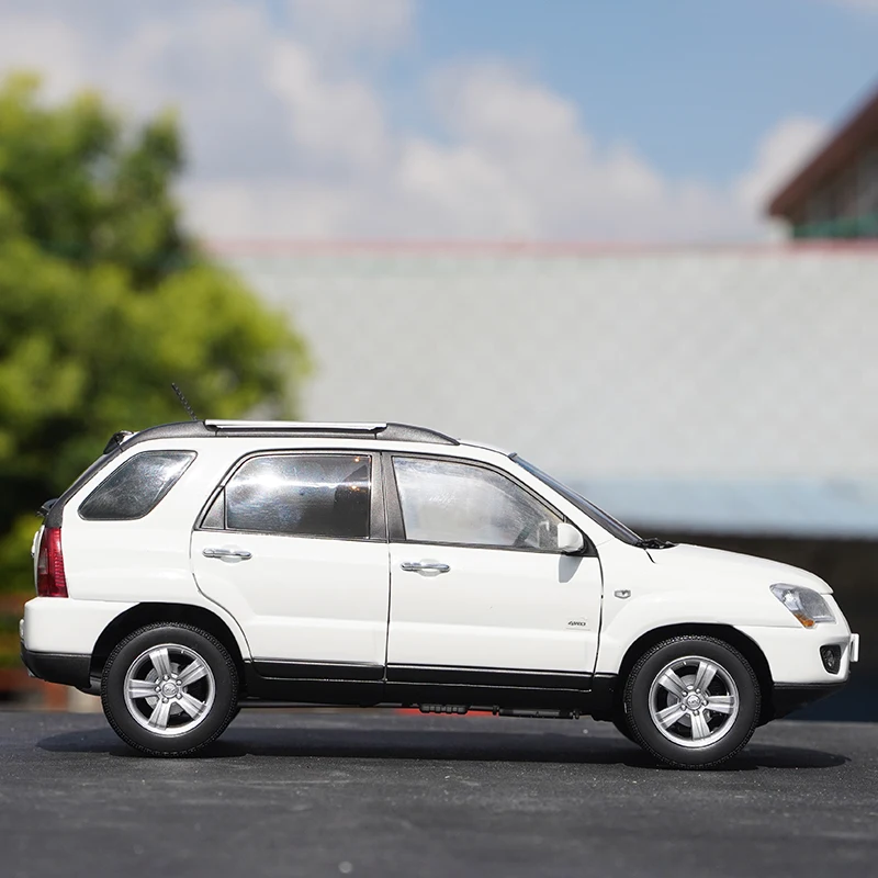 1:18 Original KIA Sportage SUV Model KIA Sportage  Simulation Car Model