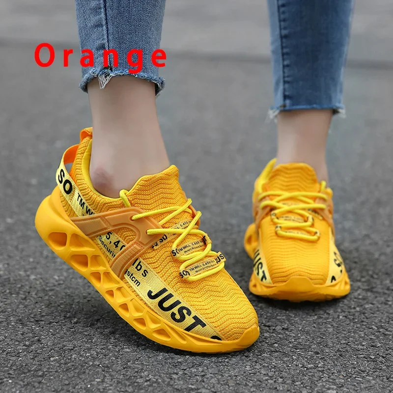 

New lightweight casual sports shoes for men and women in spring and summer, running shoes, large-sized flat loafers for men