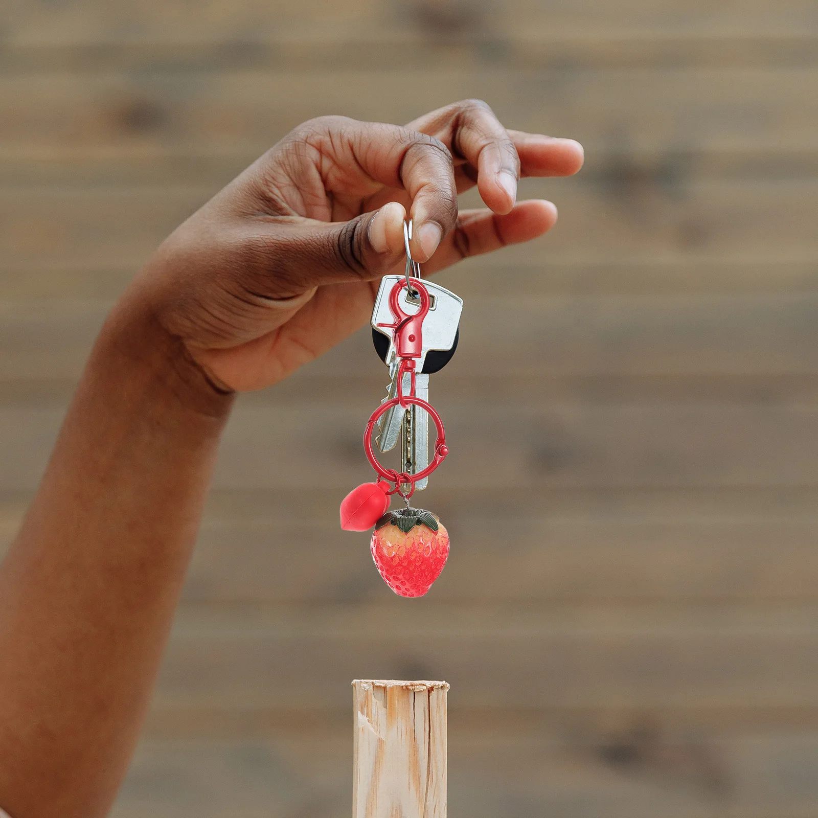 

4Pcs Cute Strawberry Keychains Resin Fruit Bag Pendant Kawaii Purse Accessories Creative Car Keyring Phone Chain Decor