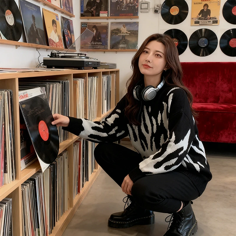 

Women Aesthetic Y2k Clothes Top Portrait Black Streetwear Men Gothic Pullover Autumn Knitted Sweater Harajuku Fashion Streetwear