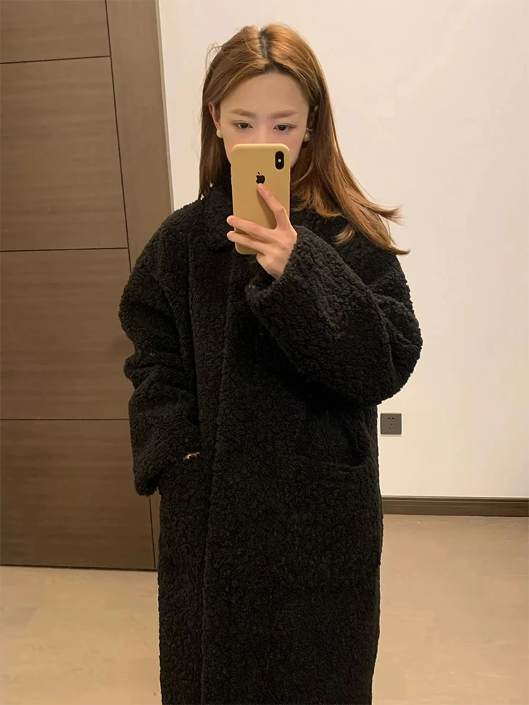 Zimowy długi płaszcz z futra jagnięcego dla kobiet, czarny, wyszczuplający płaszcz z futra, ekologiczne futro z jagnięcej skóry.