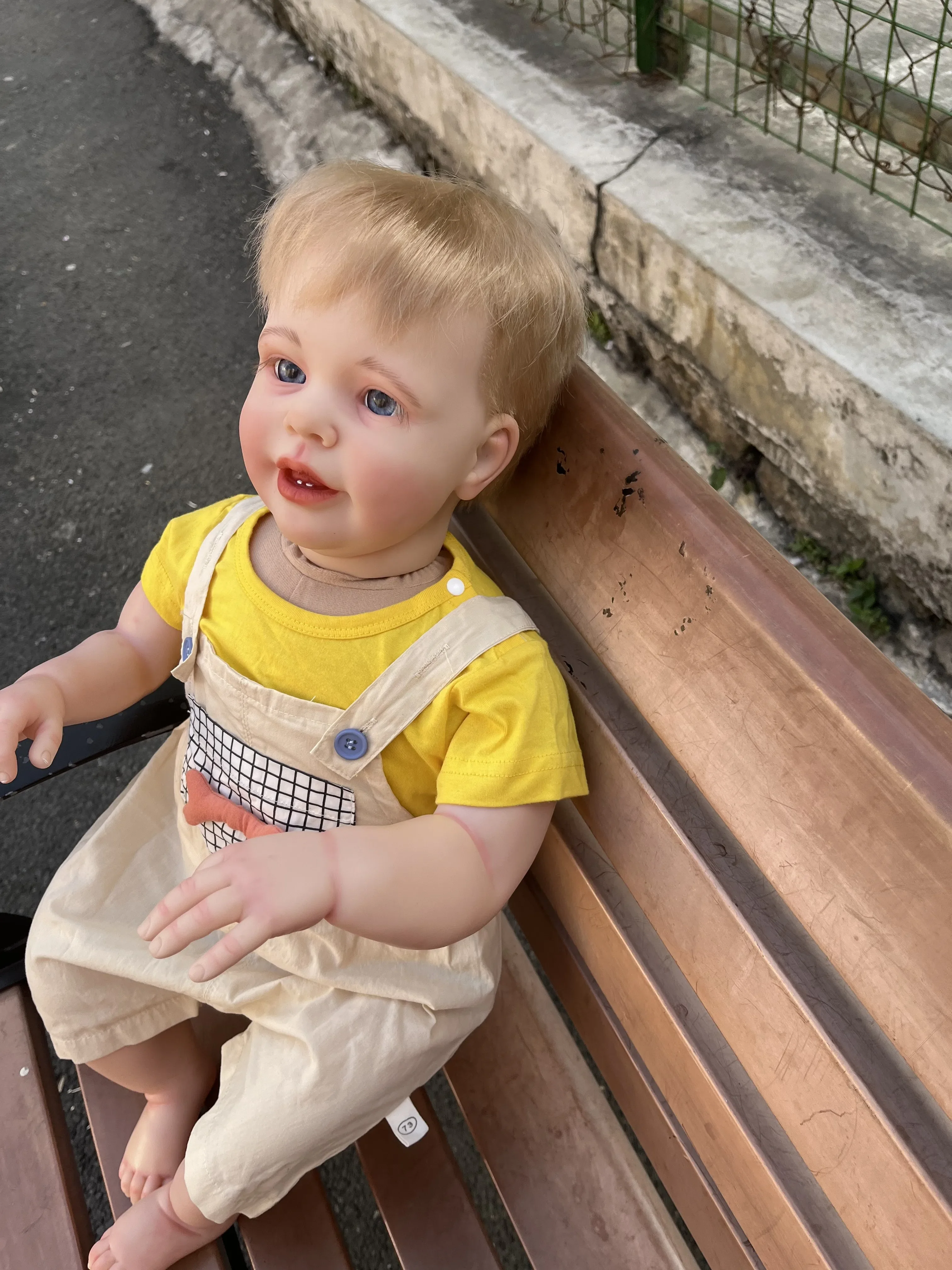 DLS Aangepaste Supply 28 inch Reborn Baby Katie Marie Boy Versie Handgeworteld Haar Al Afgewerkte Pop Met Jurk