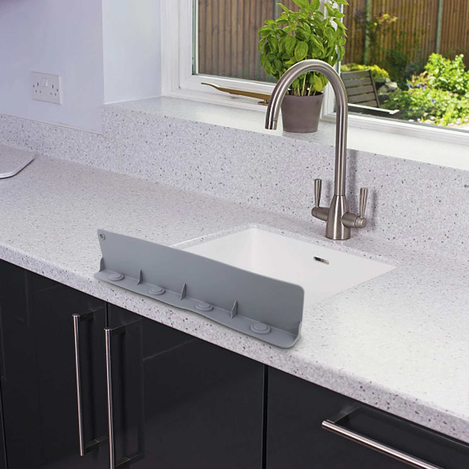 

17.1x3.9inch Countertop Splashing Baffle Utensil Holder Contemporary Aesthetic Easy Installation With Suction Cups