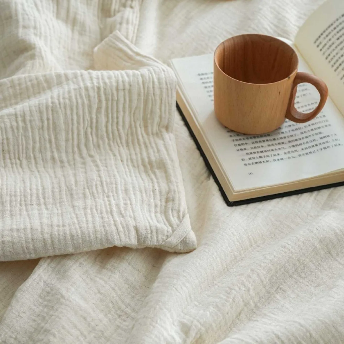Japanese Quilts Cotton Linen Gauze Comforter Polyester Fiber Filling Simple Cooling Blanket Solid Thin Double Bed Quilts