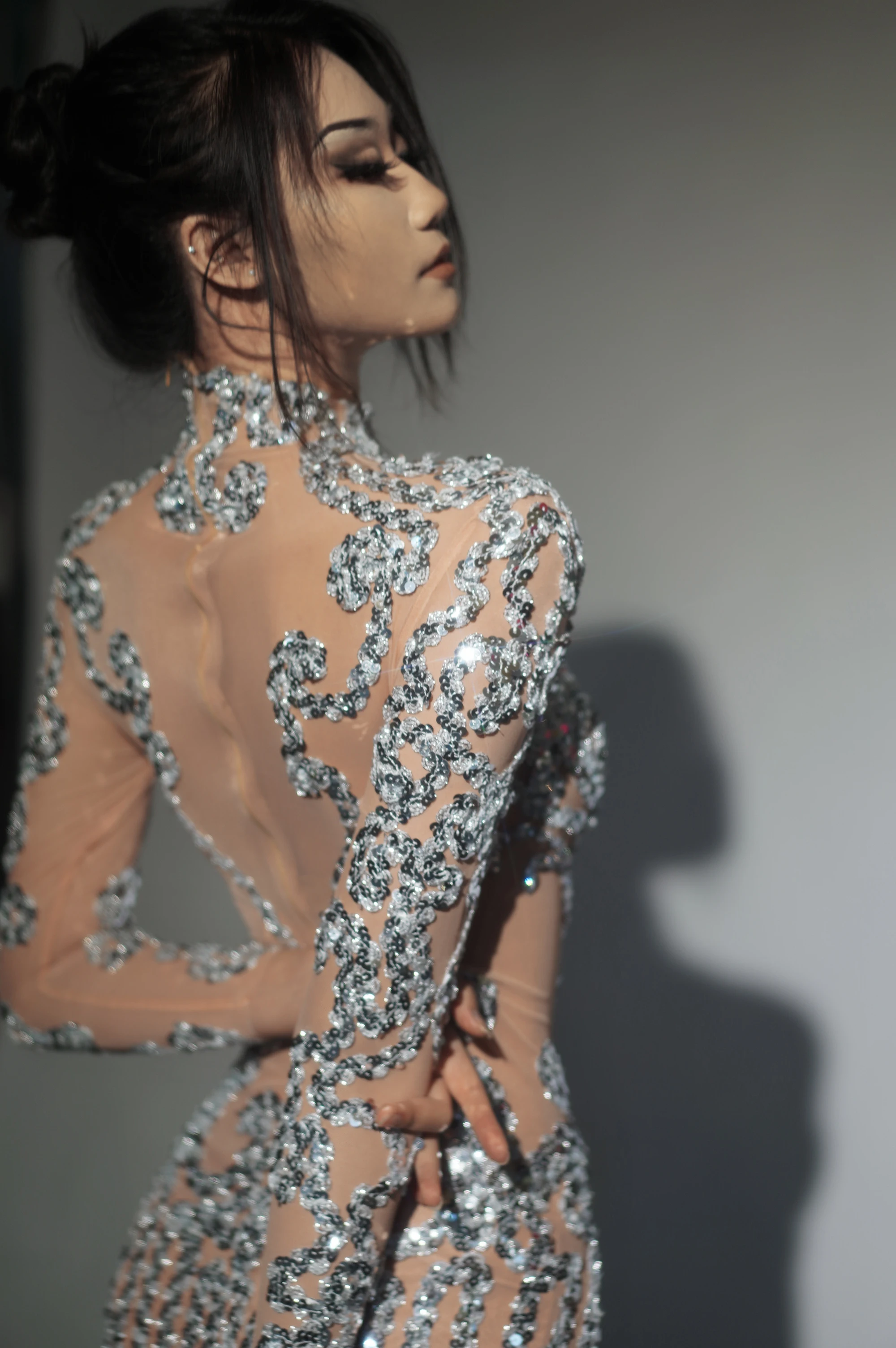 المرأة مثير جريئة بريق Bodycon فستان كريستال الترتر التطريز دنة سبليت البسيطة Showgirls المرحلة ازياء ملهى ليلي فستان