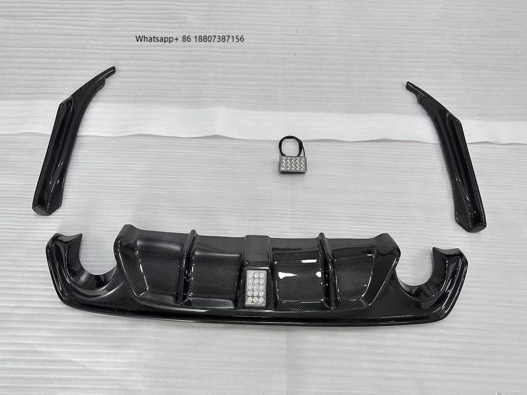 

High Quality Carbon Fiber Rear Diffuser with White LED Brake Carbon Fiber Reaer Diffuser Corner forInfiniti Q50 2018+ Sport