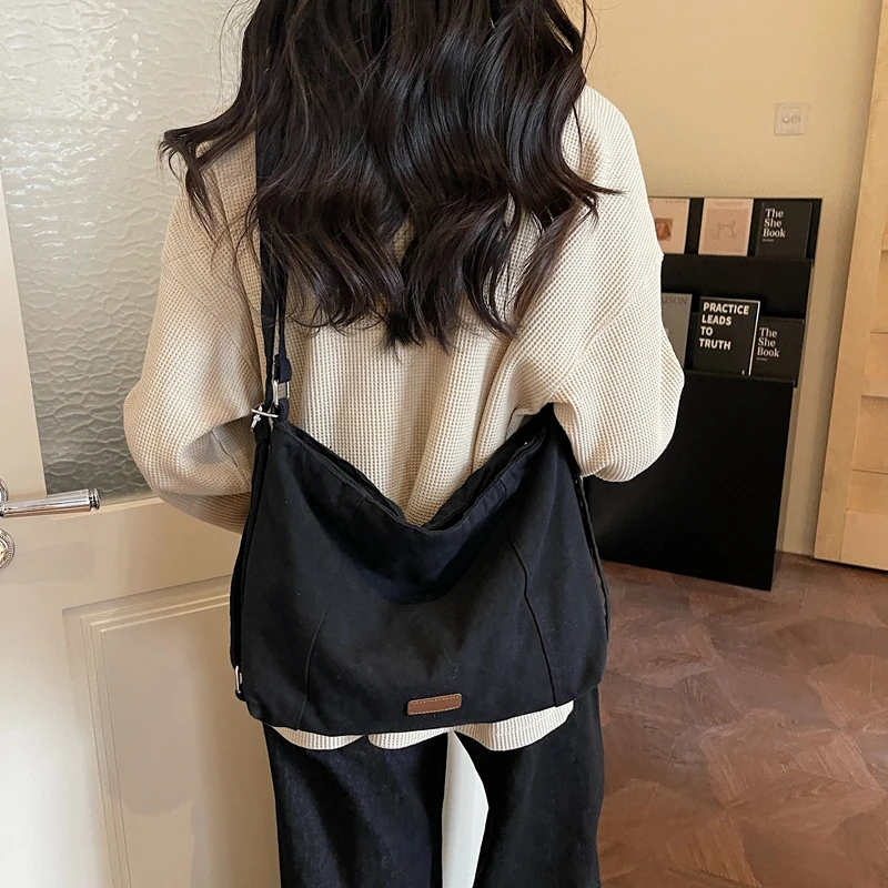 

Fashion Lightweight Solid Color Canvas Zipper Youth Shoulder Bags Hot Sale Sewing Thread Casual Versatile Women's Crossbody Bags