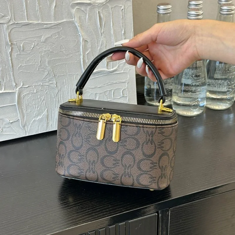 

Ladies Messenger Bag Crafted From Premium Leather Boasting High-End Quality And Trendy Vintage Design Look​