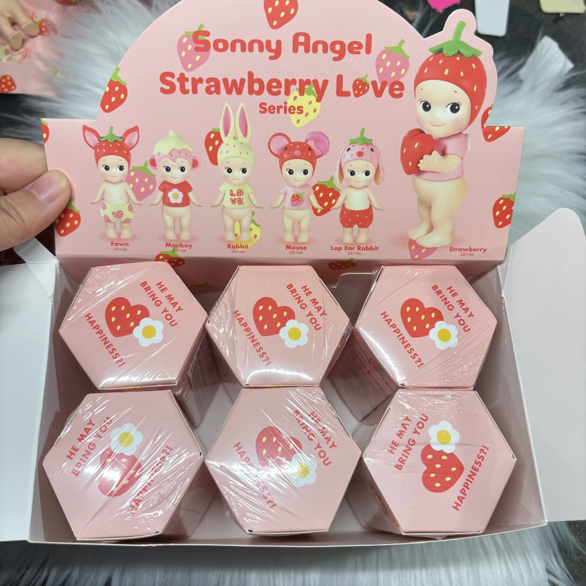 

Мини-фигурка Sonny Angel из серии Strawberry Love: сладкий ангел в форме клубничного джема, украшение для весеннего декора, артикул SAS67519
