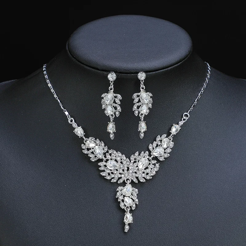

Manufacturer wholesale European and American necklaces, earrings, two-piece set, bride retro senior design sense 2022 new foreig